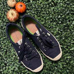 CARIUMA Shoes size 8